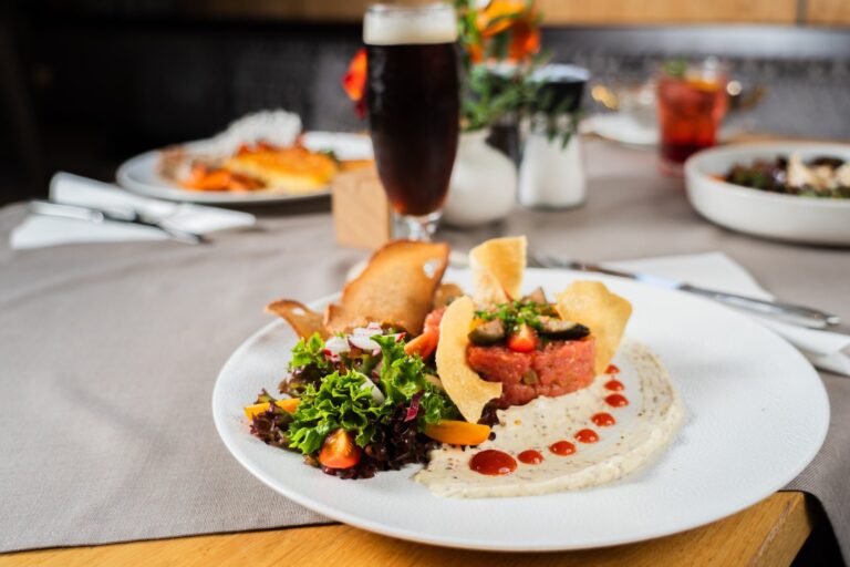 Beef Tatar als Vorspeise im Dechbettener Hof in Regensburg