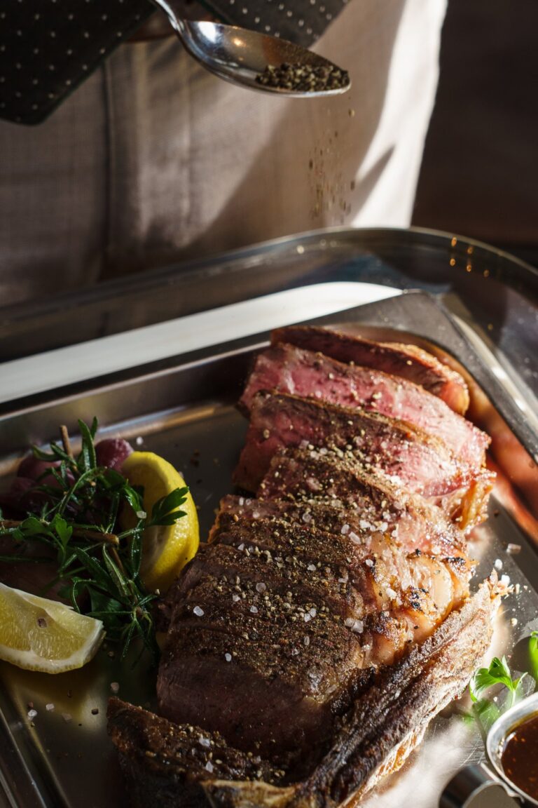 Tranchiertes Steak vom Tranchierwagen im Dechbettener Hof